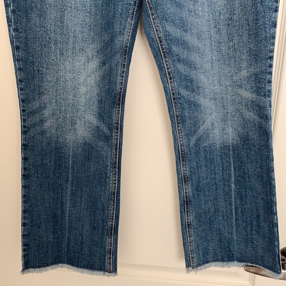 ON mid-rise cropped flares. - Picture 3 of 8